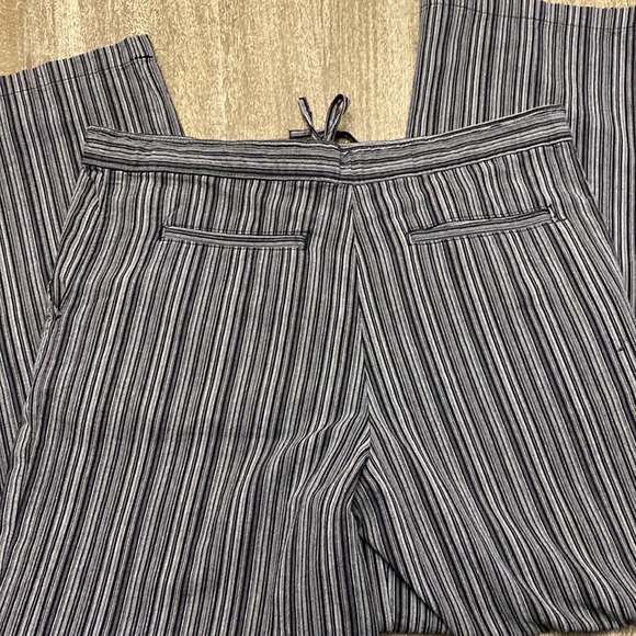 DKNY pants wide leg super comfortable two pockets in front - Picture 3 of 9